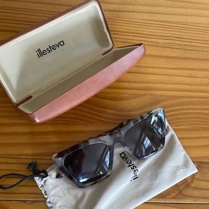 Illesteva Lisbon Sunglasses (white tortoise/grey colorway)